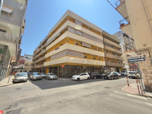 locale commerciale in vendita a Barletta in zona Centro Città
