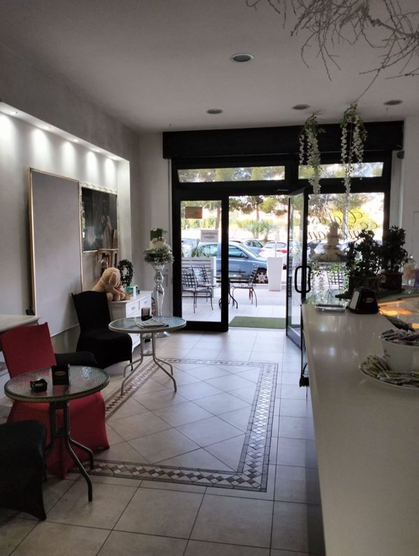 locale commerciale in vendita a Barletta