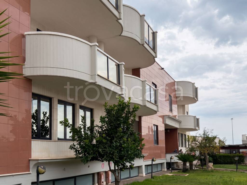 locale commerciale in vendita a Barletta