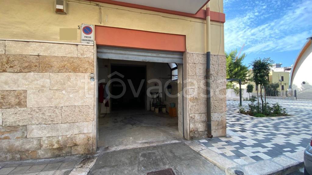 locale commerciale in vendita a Bisceglie