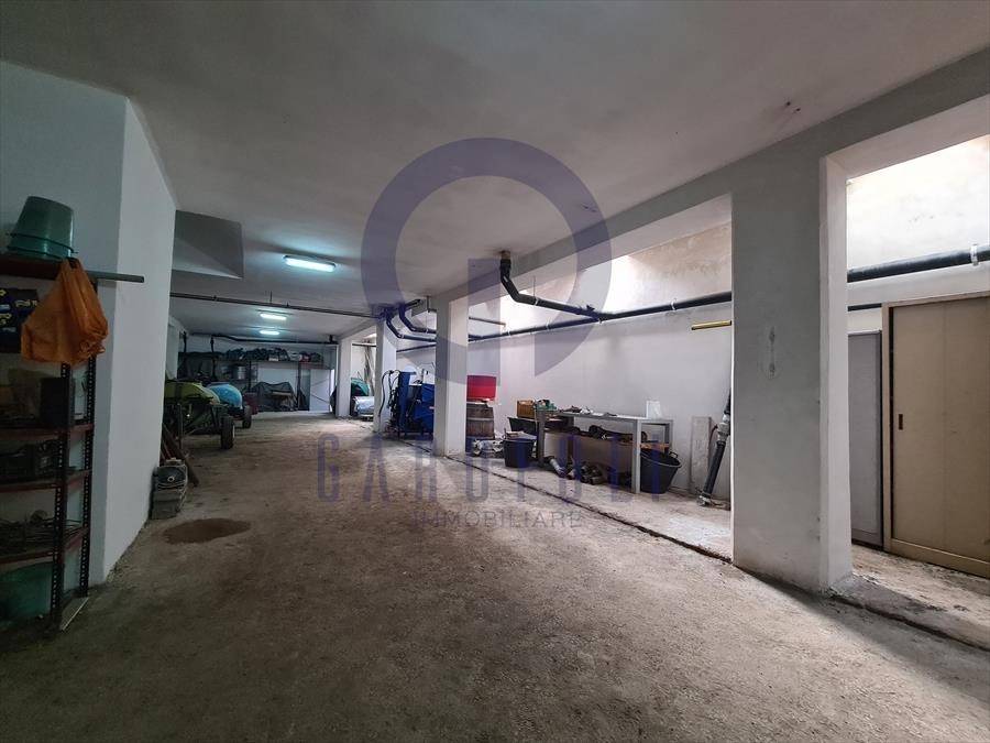 locale commerciale in vendita a Bisceglie