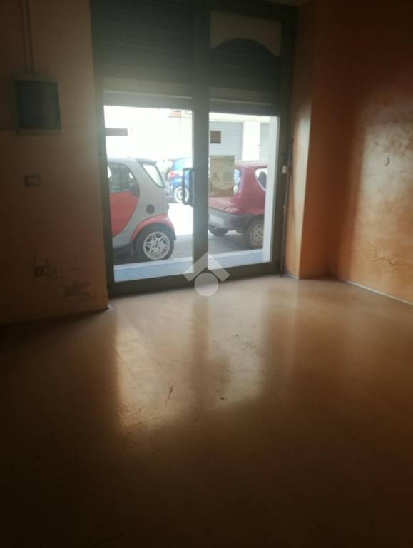 locale commerciale in vendita a Bisceglie