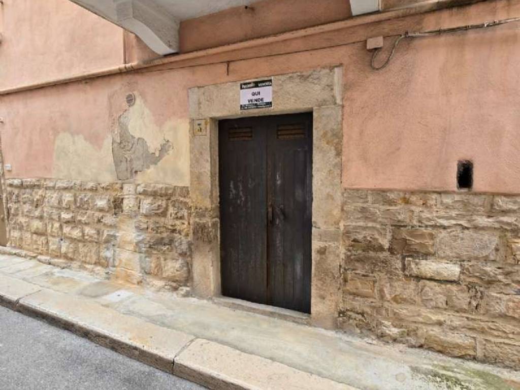 locale commerciale in vendita a Bisceglie