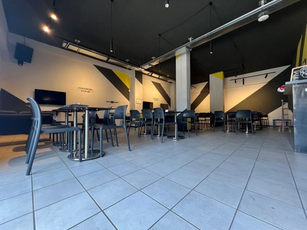 locale commerciale in vendita a Bisceglie