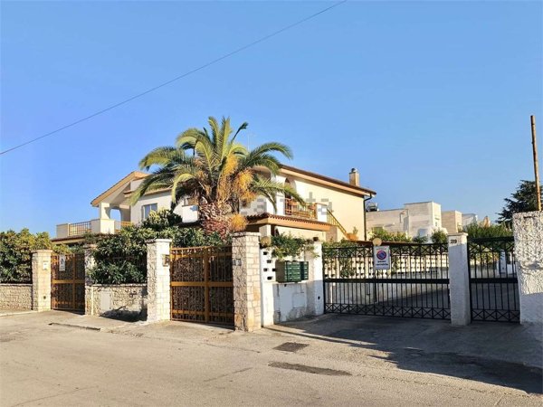 esavano in vendita a Bisceglie