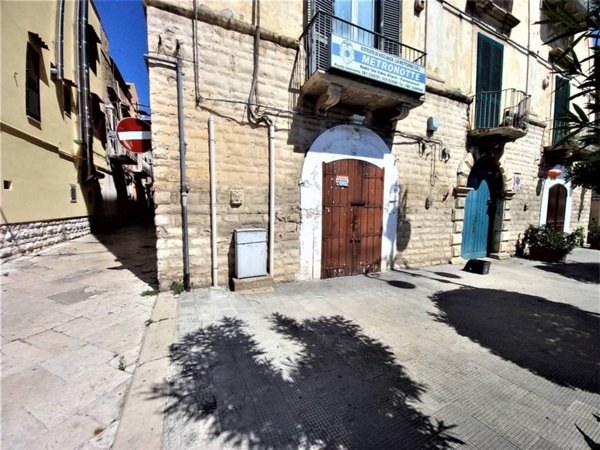 negozio in vendita a Bisceglie in zona Centro Città