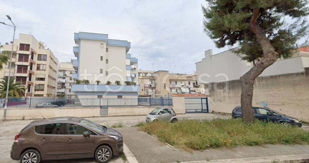 locale commerciale in vendita a Bisceglie