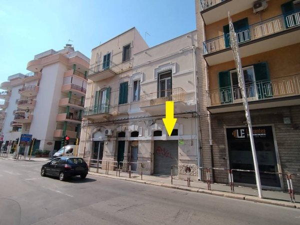 negozio in vendita a Bisceglie in zona Centro Città