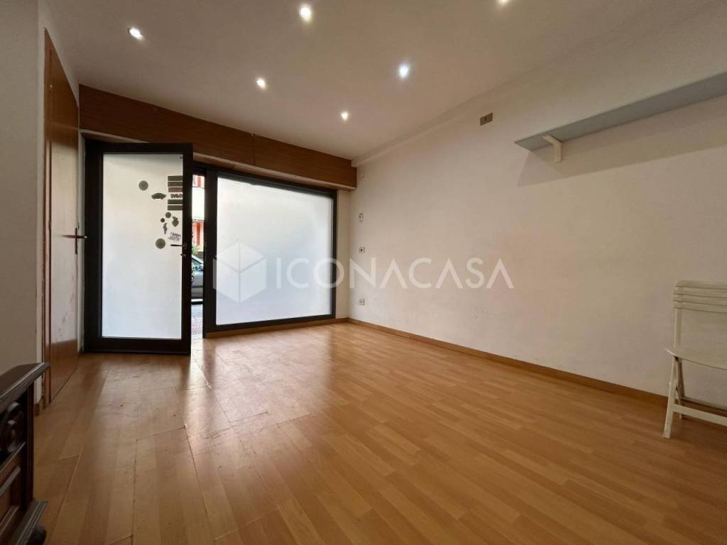 locale commerciale in vendita a Bisceglie