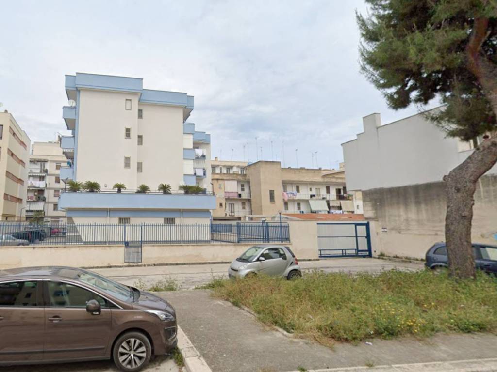 locale commerciale in vendita a Bisceglie