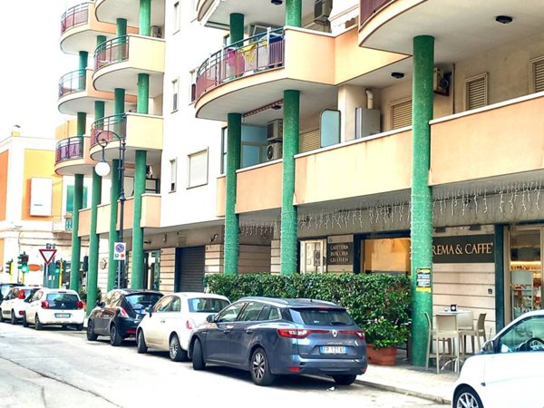 negozio in vendita a Bisceglie in zona Centro Città