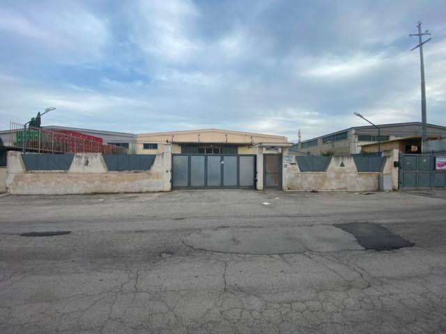 locale commerciale in vendita a Bisceglie