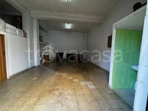 negozio in vendita a Bisceglie in zona Centro Città