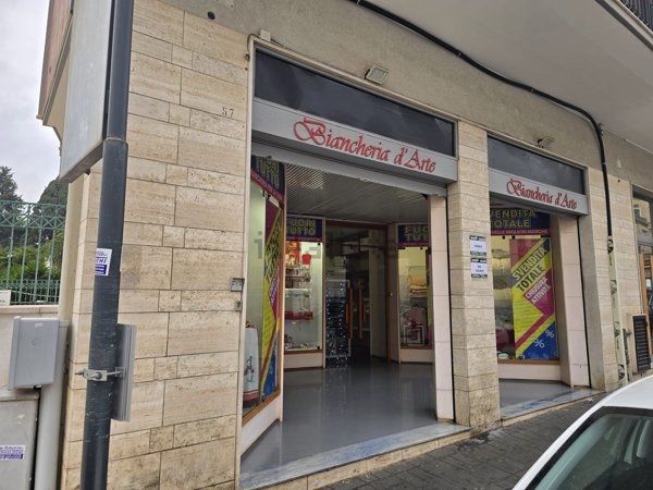 locale commerciale in vendita a Bisceglie