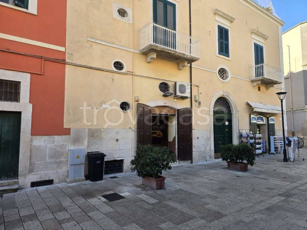 negozio in vendita a Bisceglie in zona Centro Città