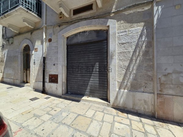 locale commerciale in vendita a Bisceglie