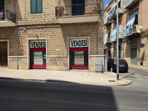 locale commerciale in vendita a Bisceglie in zona Centro Città