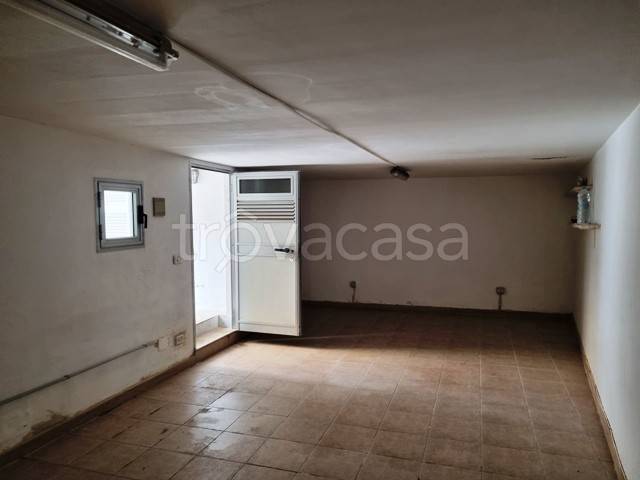 locale commerciale in vendita a Bisceglie