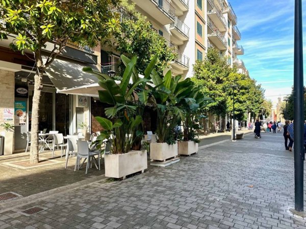 negozio in vendita a Bisceglie in zona Centro Città