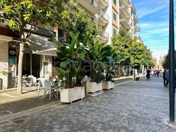 negozio in vendita a Bisceglie in zona Centro Città