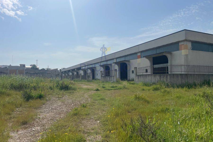 locale commerciale in vendita a Bisceglie