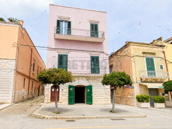 negozio in vendita a Bisceglie in zona Centro Città