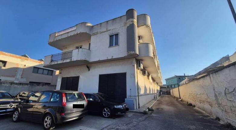 locale commerciale in vendita a Bisceglie