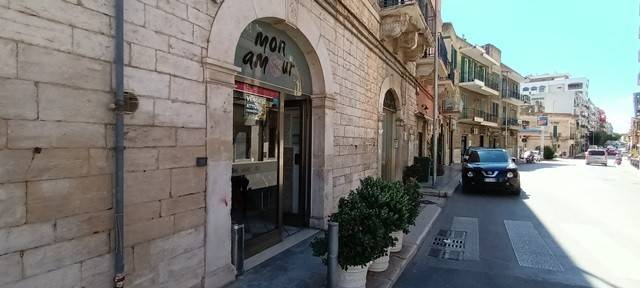 negozio in vendita a Bisceglie in zona Centro Città