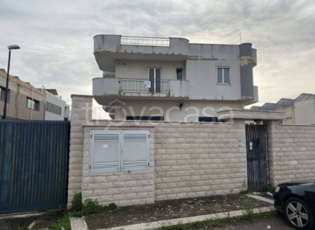 locale commerciale in vendita a Bisceglie