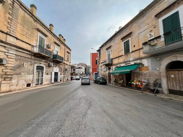 negozio in vendita a Bisceglie in zona Centro Città