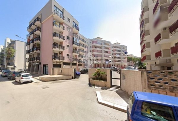 locale commerciale in vendita a Bisceglie in zona Centro Città