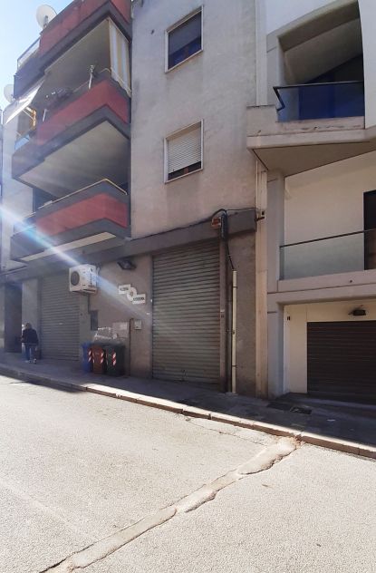 locale commerciale in vendita a Canosa di Puglia