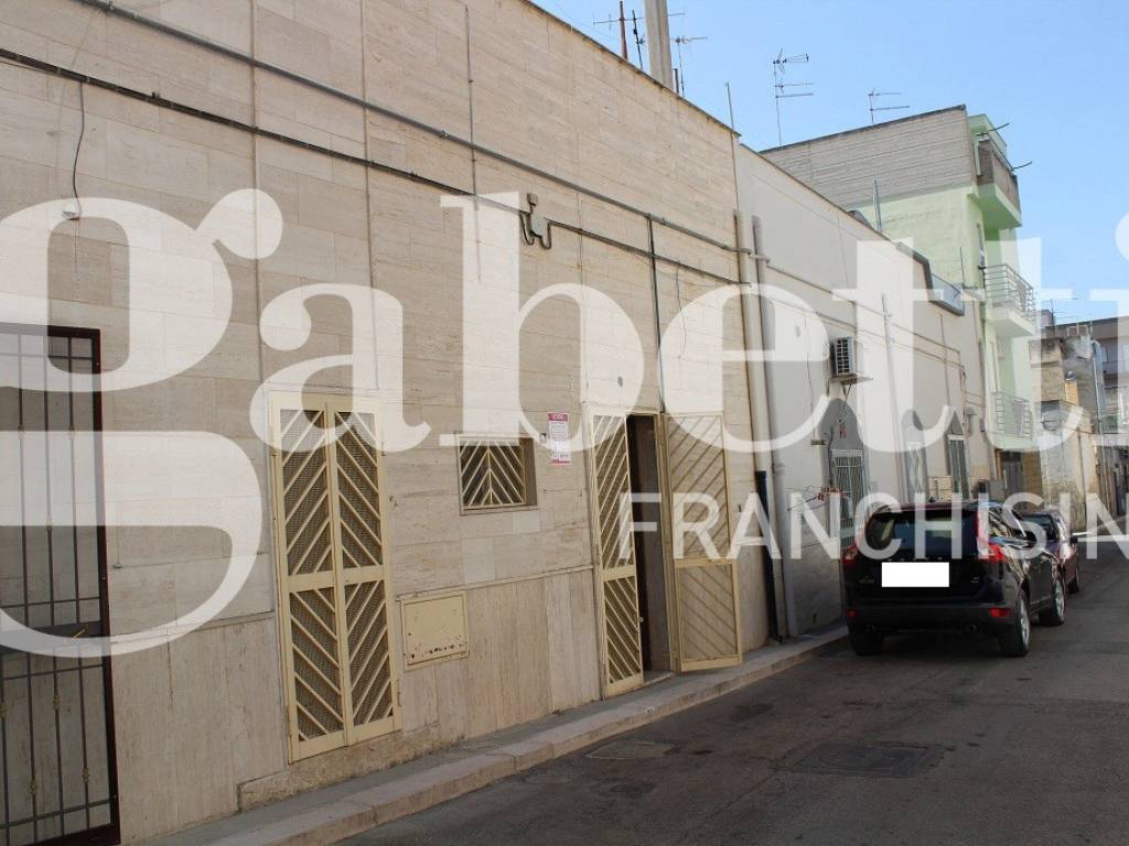 casa indipendente in vendita a Canosa di Puglia