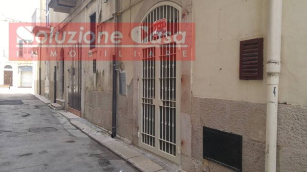 casa indipendente in vendita a Canosa di Puglia