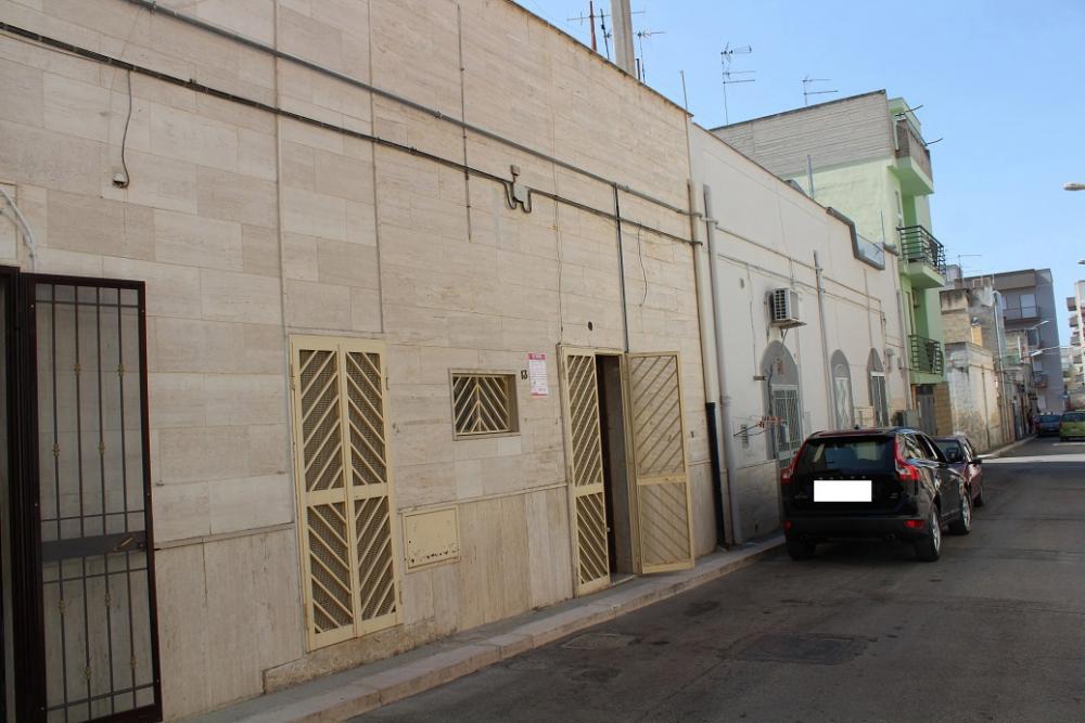 casa indipendente in vendita a Canosa di Puglia