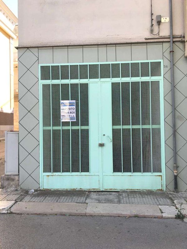 locale di sgombero in vendita a Canosa di Puglia