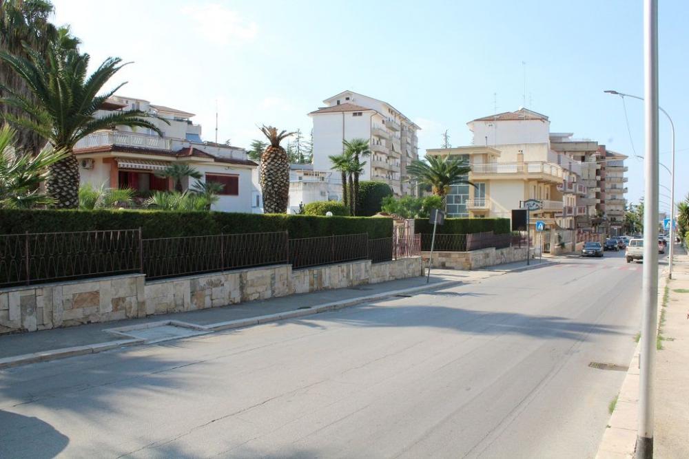 casa indipendente in vendita a Canosa di Puglia