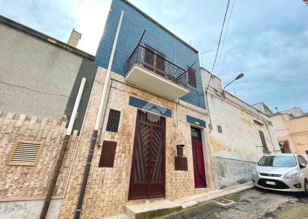 casa indipendente in vendita a Canosa di Puglia