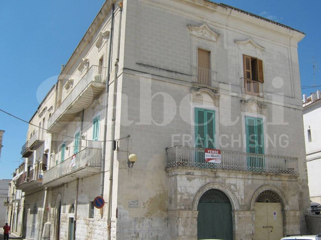 casa indipendente in vendita a Canosa di Puglia
