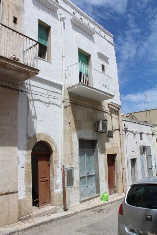 casa indipendente in vendita a Canosa di Puglia