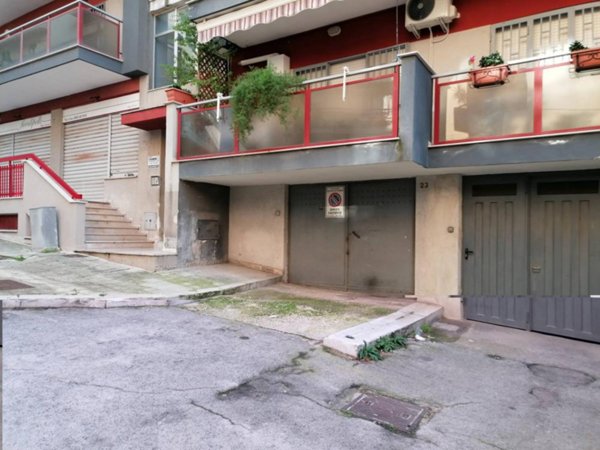 locale di sgombero in vendita a Canosa di Puglia