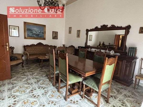 casa indipendente in vendita a Canosa di Puglia