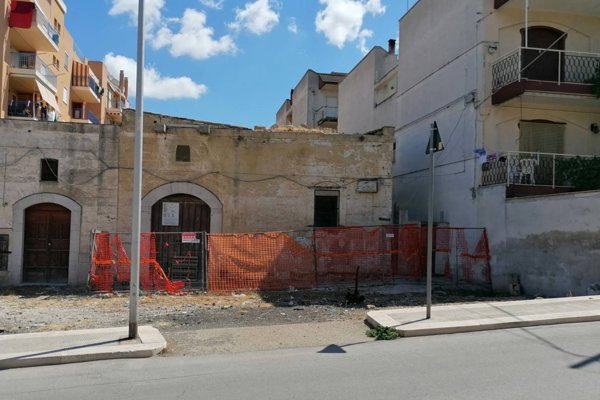 casa indipendente in vendita a Canosa di Puglia