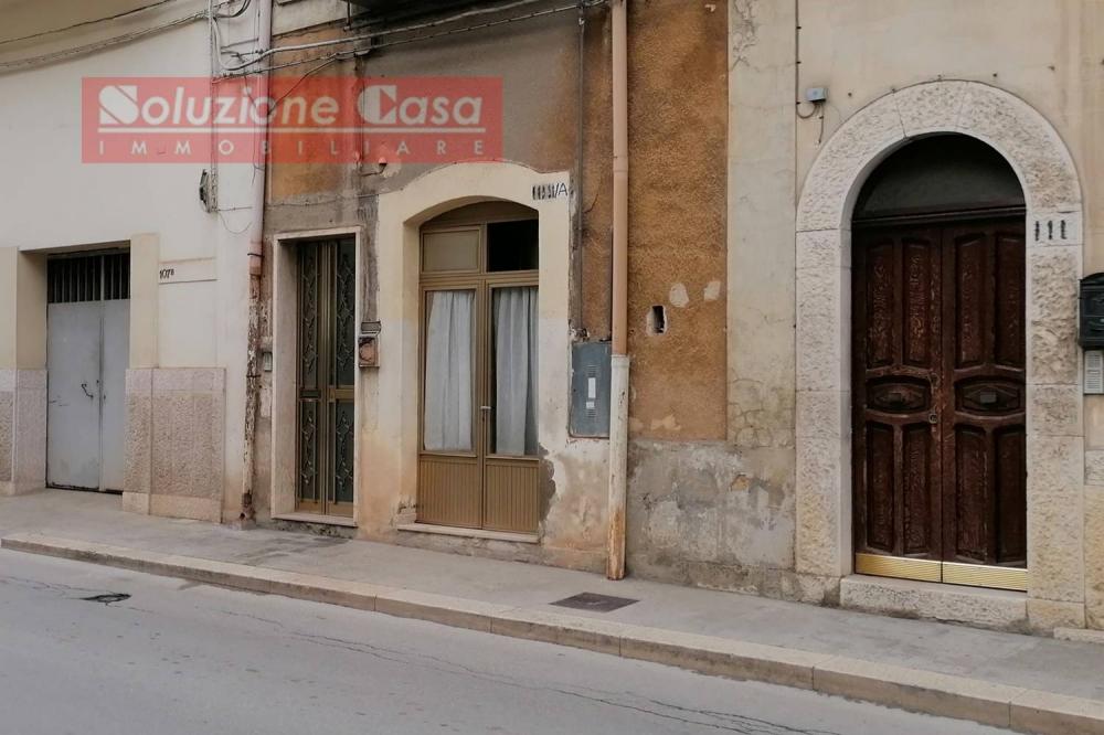 casa indipendente in vendita a Canosa di Puglia