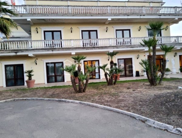 negozio in vendita a Canosa di Puglia