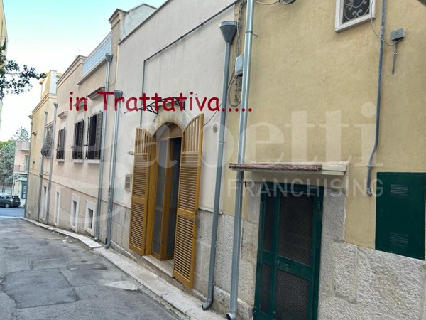 casa indipendente in vendita a Canosa di Puglia