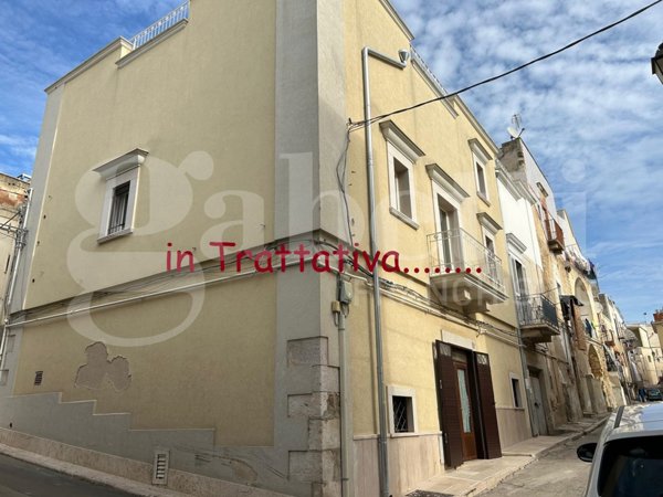 casa indipendente in vendita a Canosa di Puglia