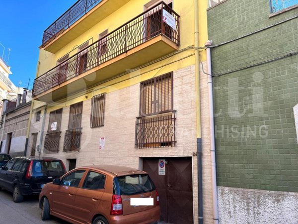 casa indipendente in vendita a Canosa di Puglia
