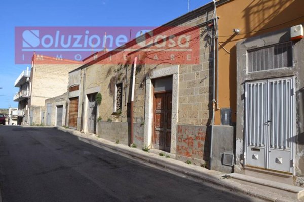 casa indipendente in vendita a Canosa di Puglia