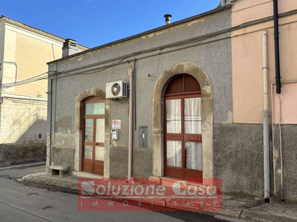 casa indipendente in vendita a Canosa di Puglia